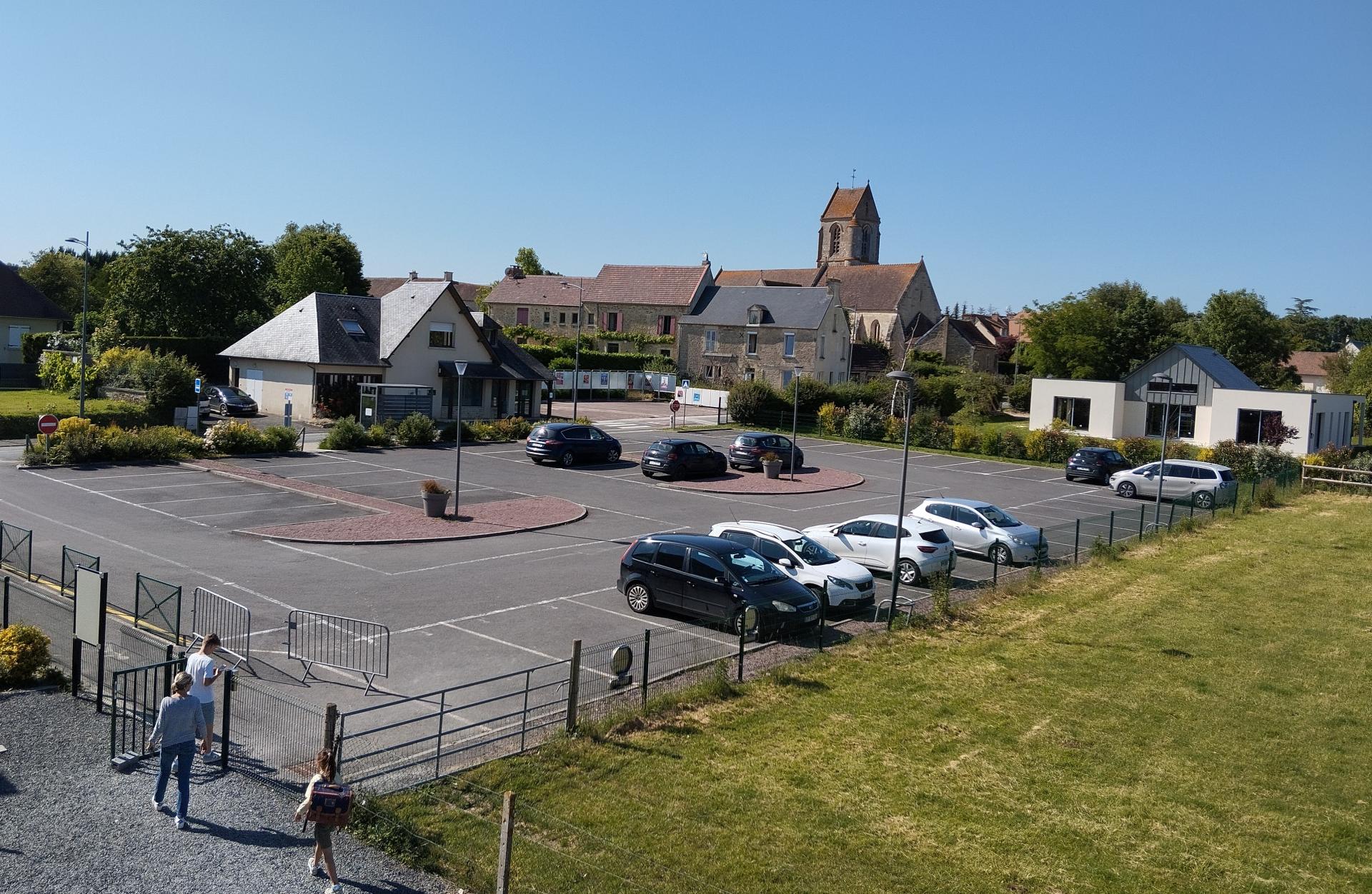 La parking devant l'école